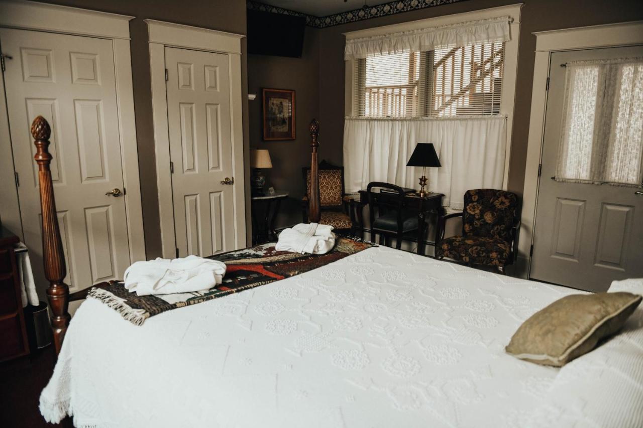 China Clipper Inn (Adults Only) Ouray Bagian luar foto